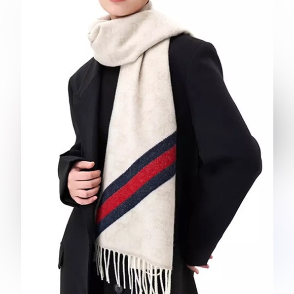🔥🔥🔥NWT Authentic GUCCI scarf 100% wool - Picture 4 of 9
